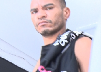 Com faca, homem aborda mulher, a obriga a entrar em terreno baldio e a ficar nua na frente dele em Teresina
