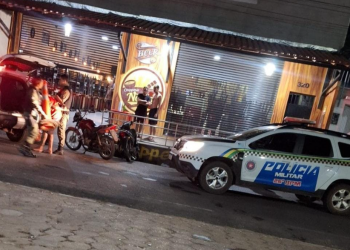 Quatro homens são presos após tentativa de roubo contra policial em bar no Piauí; duas pessoas ficaram feridas