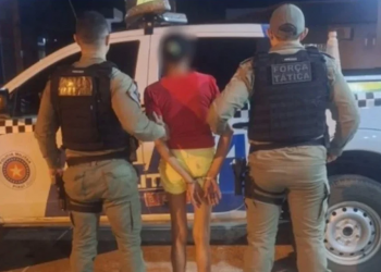 Mulher é presa pela polícia após esfaquear companheiro no pescoço no interior do Piauí