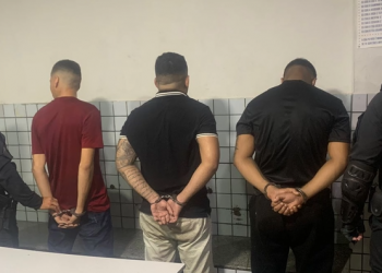 Três homens são presos durante abordagem policial na zona Norte de Teresina; arma de fogo foi apreendida