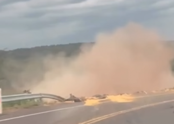 Grave acidente entre carreta e carro deixa pessoas mortas no interior do Piauí; VÍDEO!