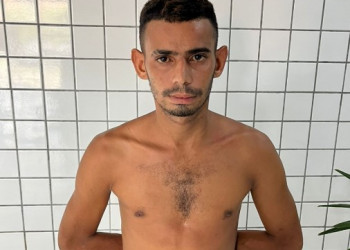 Homem é preso por tráfico de drogas no Litoral do Piauí após tentar esconder crack na boca