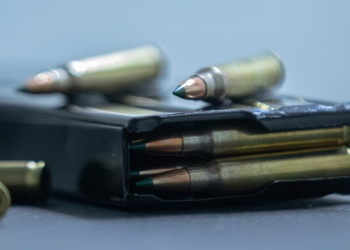 ‘Minha Primeira Arma’: autor diz que autodefesa virou ‘privilégio da elite’ e critica governo