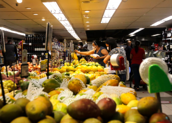 Supermercados estudam impacto da escala 5x2 e admitem repasse de custos