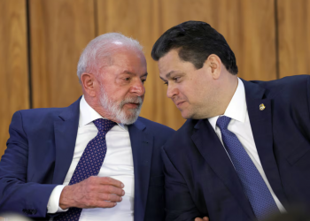 Lula marca 'encontro secreto' com Alcolumbre para discutir indicação de Messias ao STF