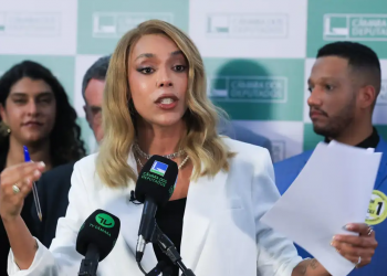 Deputada Erika Hilton processa Ratinho por discurso transfóbico