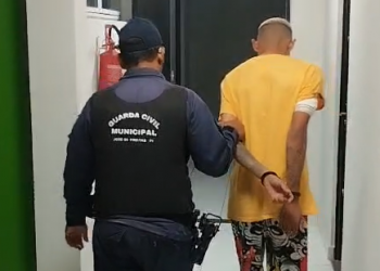 No Piauí, homem é preso em flagrante por violência após apedrejar casa da própria tia em tratamento contra câncer