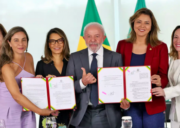 Lula sanciona leis para fortalecer combate à violência contra mulheres