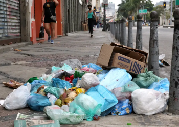 Câmara dos Deputados aprova multa para quem descartar lixo em vias públicas