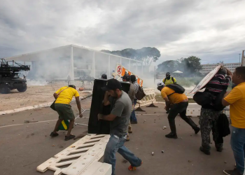 Moraes concede domiciliar a Fátima de Tubarão e mais 18 idosos do 8/01
