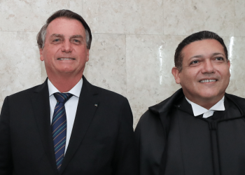 Ministro piauiense Nunes Marques convida Bolsonaro para cerimônia de posse na Presidência do TSE