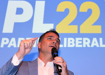 Cúpula do PL tem encontro com Flávio para exigir coerência após desgaste com Vorcaro