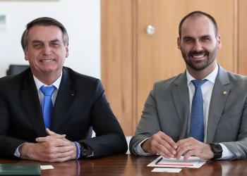 Moraes cobra parecer da PGR sobre incluir Bolsonaro e Flávio em investigação contra Eduardo