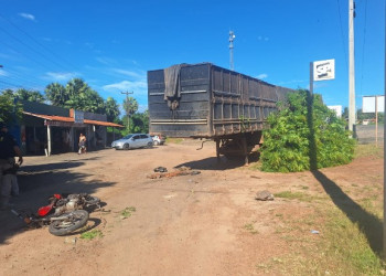 Caminhão desce sozinho após ser estacionado e deixa motociclista ferido no Piauí; motorista fugiu sem prestar socorro