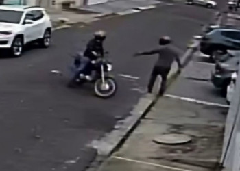 Imagens mostram momento em que homem é perseguido e executado a tiros no Centro de Teresina; VÍDEO!
