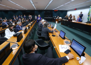 Comissão da Câmara deve votar hoje redução da maioridade penal para 16 anos