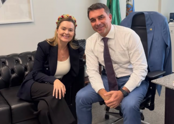 Eduardo Bolsonaro defende a deputada Julia Zanatta para vice em chapa de Flávio