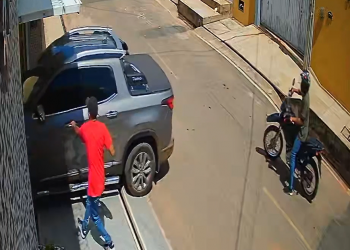 Policial rodoviário federal é assaltado ao chegar em casa em Timon-MA; ação foi registrada por câmeras de segurança