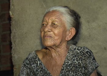 Aos 96 anos, idosa tem benefício do INSS suspenso e depende de doações para se alimentar em Teresina