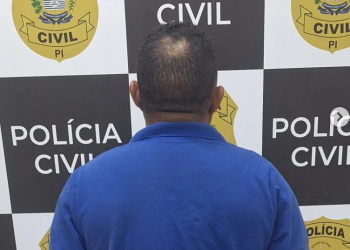 Homem é preso após agredir ex em praça pública no interior do Piauí; chegou a arrancar mechas de cabelo da vítima