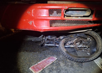 Grave acidente entre motocicleta e caminhão deixa homem morto no Piauí; motorista envolvido fugiu do local