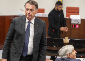 Prisão domiciliar de Bolsonaro chega ao fim sob risco de ser revogada após arma apreendida