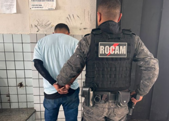 Adolescente com arma de fogo e munições é apreendido pela polícia na zona Leste de Teresina; outro suspeito fugiu