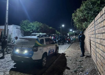 Homem é morto a tiros ao tentar impedir possível ataque contra ex-companheira de suspeito; autor do disparo também faleceu