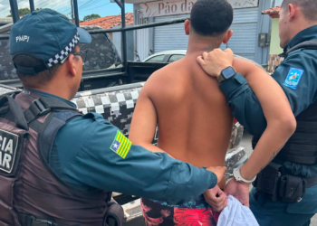 Adolescente é apreendido por associação para o tráfico de drogas durante ação da polícia no Litoral do Piauí