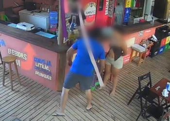 Garçonete no Litoral do Piauí denuncia cliente que a agrediu e cuspiu em seu rosto após discussão por conta não paga
