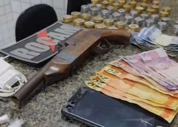 Adolescente é apreendida e homem é preso com drogas e arma de fogo no litoral do Piauí