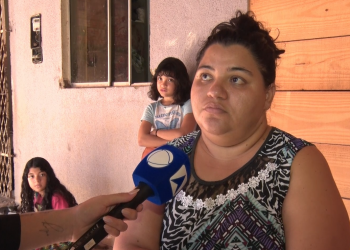 Mãe solo de três filhos autistas busca ajuda após ficar sem condições de pagar aluguel em Teresina