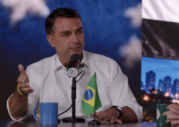 Flávio Bolsonaro diz estar vendo movimento similar ao de 2018, quando o pai dele foi eleito