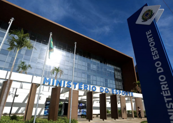 Ministério do Esporte convoca clubes e federações para reunião após proibição das bets