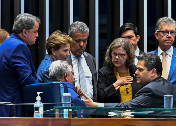 Senado retoma debate sobre fim da escala 6x1; votação é prevista para quarta
