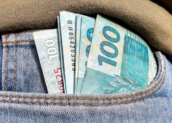 Primeira parcela do 13º salário: saiba quando cai na conta, qual o valor e quem tem direito