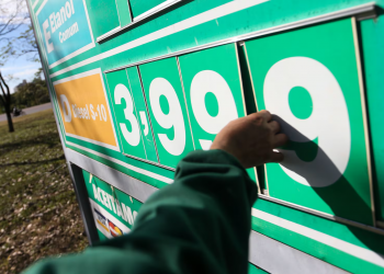 Governo federal prorroga subsídio de R$ 2,12 no diesel por mais 30 dias