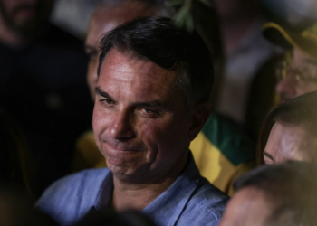 Em carta, Flávio se declara 