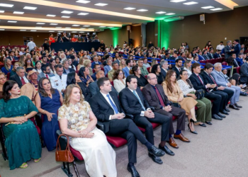 Rafael Fonteles homenageia 29 personalidades com a Ordem Estadual do Mérito Renascença