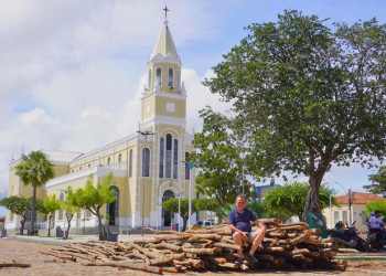 ‘Tradição centenária’: Prefeitura inicia montagem de barracas para o festejo de Santo Antônio