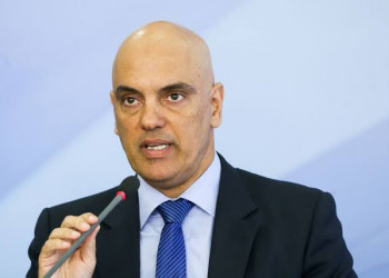 Moraes reativa redes sociais de bolsonaristas e fixa multa de R$ 20 mil em caso de reincidência