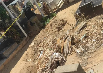 Corpo de mulher é encontrado desenterrado nos fundos de cemitério em Inhuma, interior do Piauí