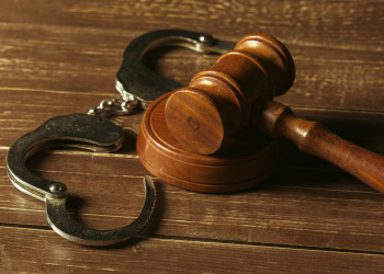 Homem que matou outro com vários tiros dentro de casa é condenado a mais de 32 anos de cadeia no Piauí