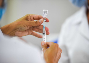 Pesquisa do IBGE mostra que 96,7% dos piauienses tomaram pelo menos uma dose da vacina contra Covid