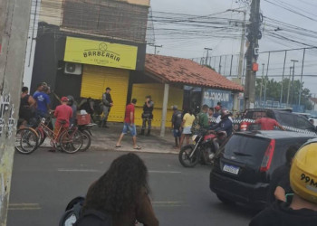 Bandidos invadem barbearia e executam homem a tiros, em Teresina