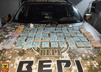 BEPI apreende R$ 50 mil, drogas e arma após bandidos retornarem a casa alvo de operação zona Leste de Teresina