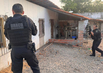 Polícia cumpre mandados em operação contra 