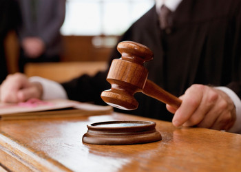 Homem que matou outro a tiros é condenado a 21 anos de cadeia em Teresina; também vai pagar R$ 100 mil de indenização aos familiares da vítima