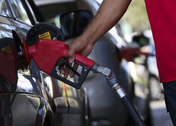 Ministério Público pede na Justiça a suspensão do aumento do etanol em 32% na gasolina