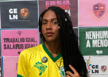 Estudante trans é aprovada em duas universidades e celebra conquista